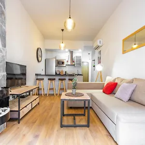 https://cozy-apartment-w-private-parking-malaga-center.1costadelsol.com